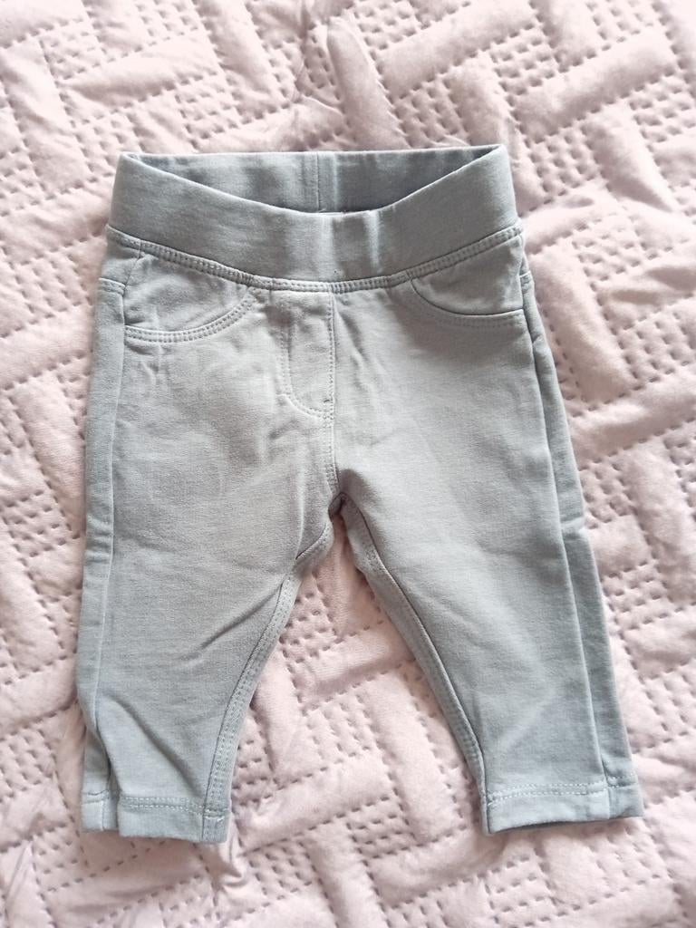 Joggingbroekje maat 62  met verstelbare band, Kinderen en Baby's, Babykleding | Maat 62, Broekje, Jongetje of Meisje, Gemo, Ophalen of Verzenden