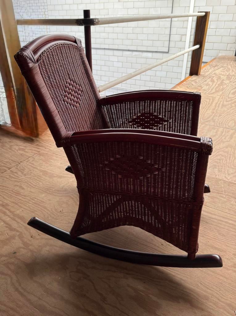 Schommelstoel nostalgie in woon of babykamer, Huis en Inrichting, Stoelen, Ophalen, Zo goed als nieuw, Wit, Eén