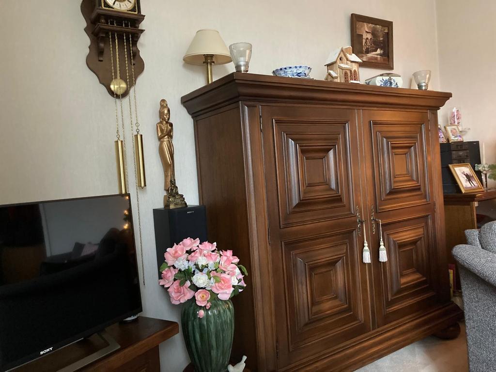 Groenlose Kussenkast met bolpoten, Antiek en Kunst, Antiek | Meubels | Kasten, Ophalen