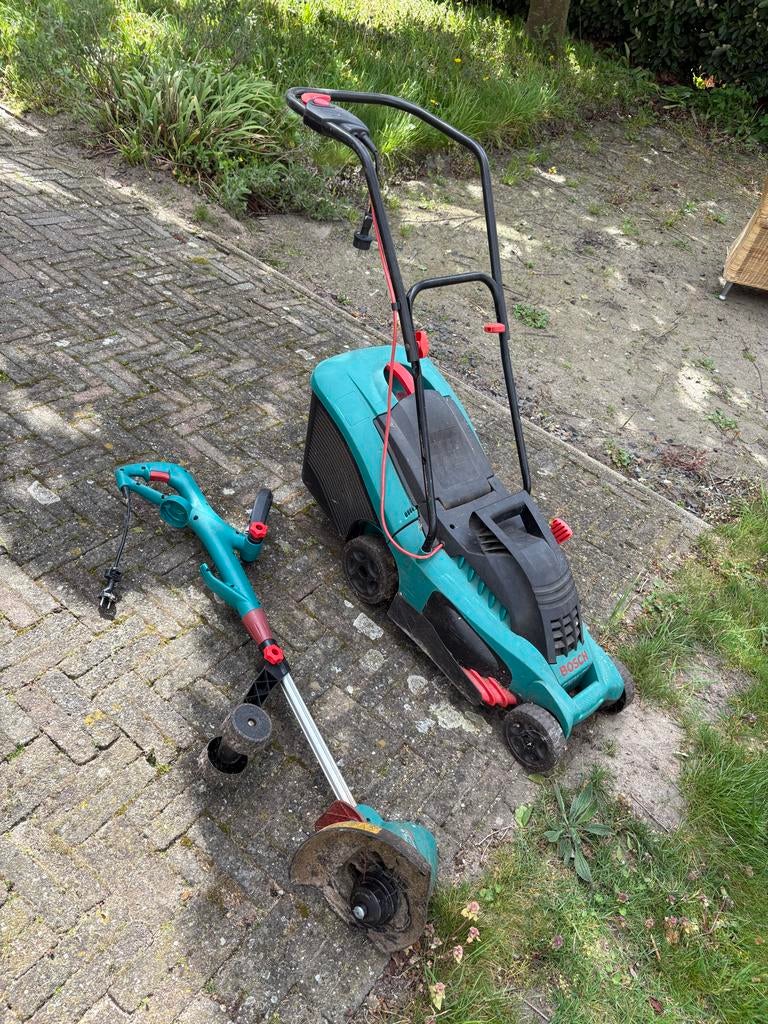 KAPOT Bosch Elektrische Grasmaaier en Grastrimmer Set, Tuin en Terras, Grasmaaiers, Ophalen, Cirkelmaaier, Gebruikt, Elektrische grasmaaier