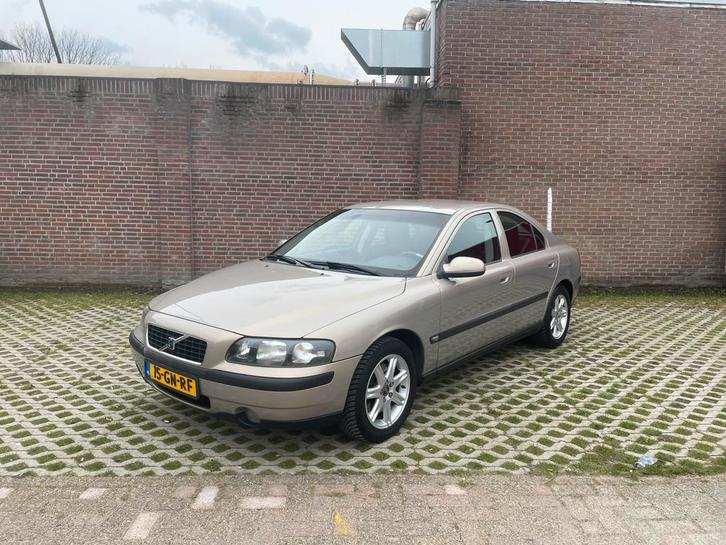 Volvo S60 2.4 140PK AUT 2001 Beige, Auto's, Volvo, Particulier, S60, ABS, Achteruitrijcamera, Airbags, Airconditioning, Alarm
