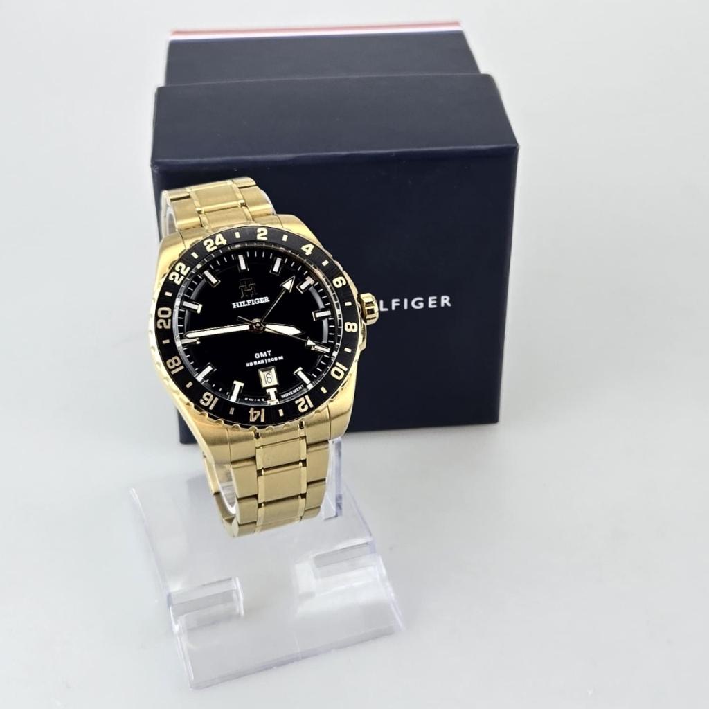 Tommy Hilfiger TH85 GMT Horloge Gold, Sieraden, Tassen en Uiterlijk, Horloges | Kinderen, Tommy Hilfiger, Zo goed als nieuw, Support@tommyhilfiger.com