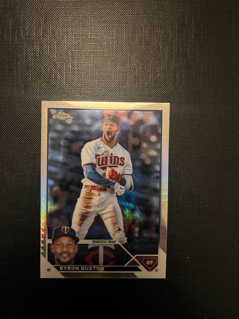 ≥ 2023 Topps Chrome Byron Buxton Prism Refractor #28
