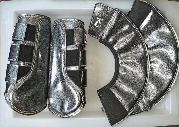 Mooie beenbeschermers + springschoenen zwart met glitter, Dieren en Toebehoren, Paarden en Pony's | Beschermers, Zo goed als nieuw