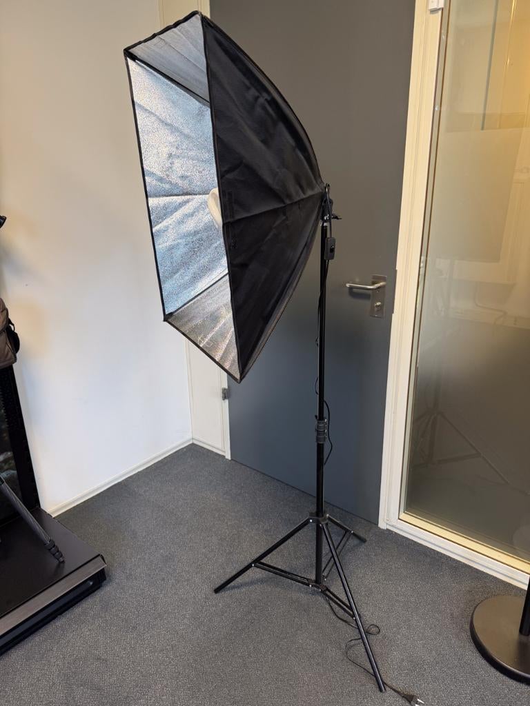 Bresser continu lichtset – softbox, statief en 2 lampen, Ophalen of Verzenden, Zo goed als nieuw, Lamp of Flitsset