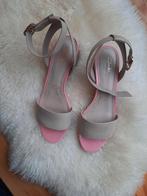 Clarks peeptoe blokhak sandalen muiltjes beige roze leer 40, Beige, Clarks, Gedragen, Sandalen of Muiltjes