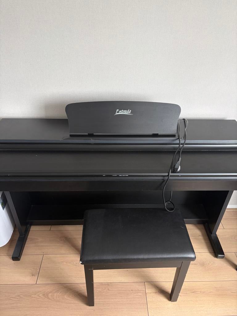 Zwarte digitale piano Entrada met kruk, Muziek en Instrumenten, Piano's, Ophalen, Gebruikt, Zwart, Digitaal