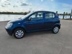 Toyota Yaris 1.3 16V 5DR Linea Luna 2002 Blauw, Auto's, Toyota, Voorwielaandrijving, 1299 cc, Stof, 31 €/maand