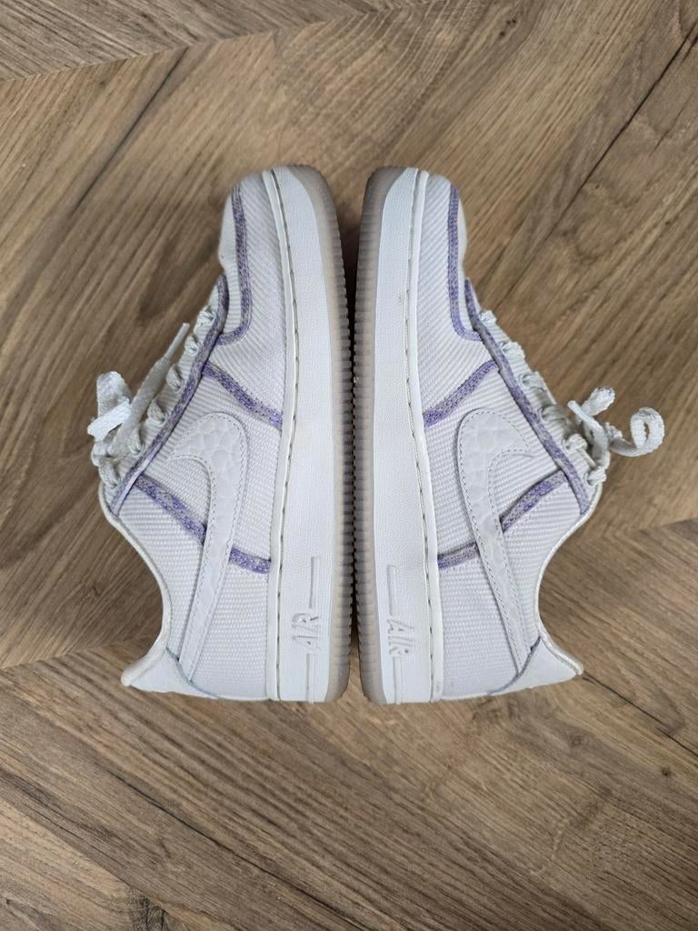 Nike Air Force 1 - Wit met paarse rand - Maat 37.5, Kleding | Dames, Schoenen, Wit, Nike, Ophalen of Verzenden, Sneakers of Gympen