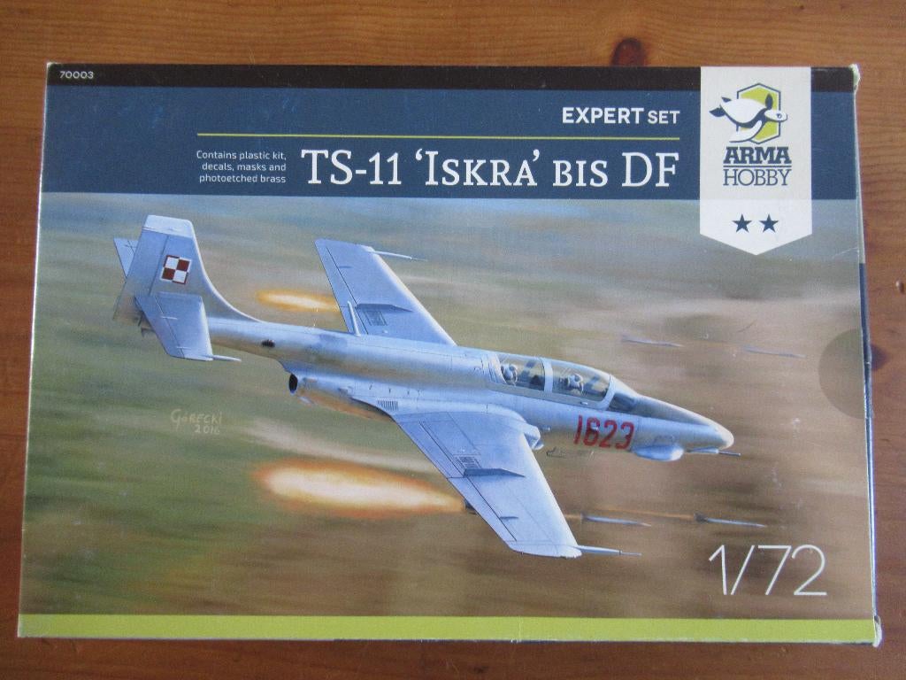 PZL TS-11 Iskra Bis DF (Arma hobby 1/72) + extra, Hobby en Vrije tijd, Modelbouw | Vliegtuigen en Helikopters, Overige merken