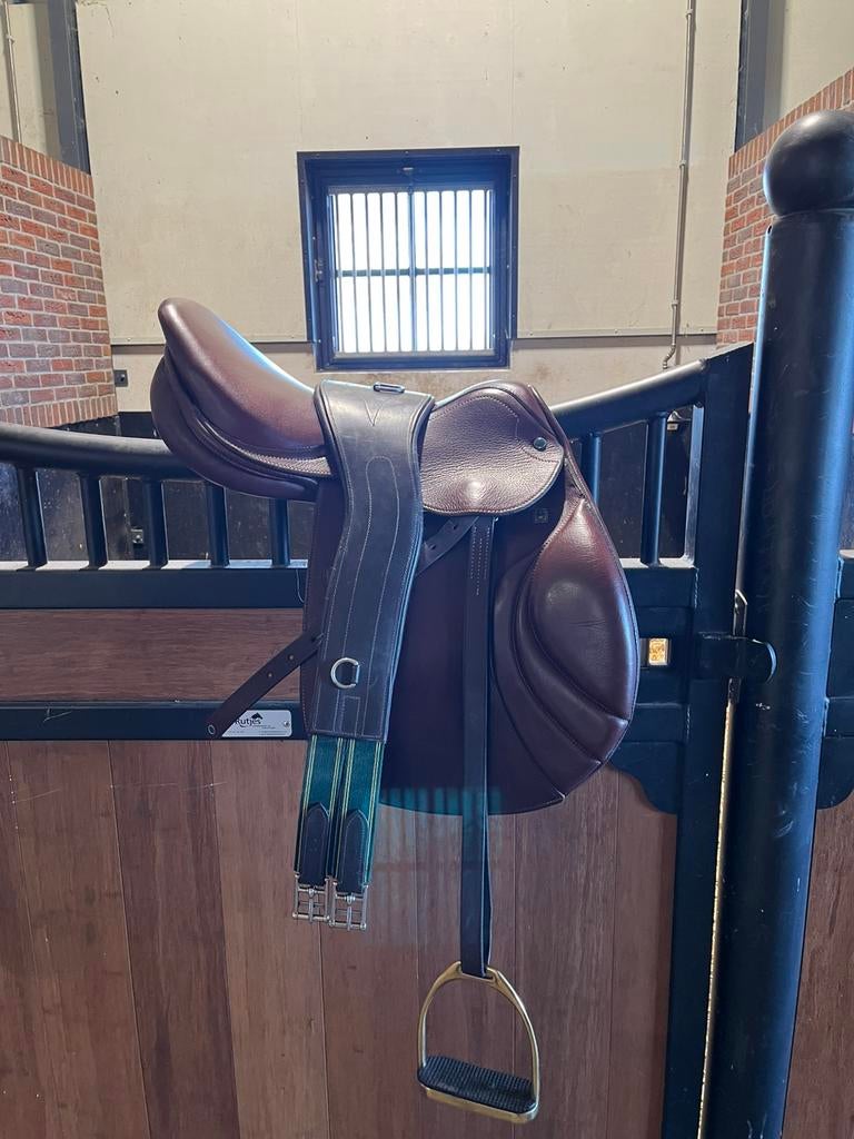 Stübben Portos deluxe springzadel 17,5inch, Ophalen of Verzenden, Zo goed als nieuw, Springen