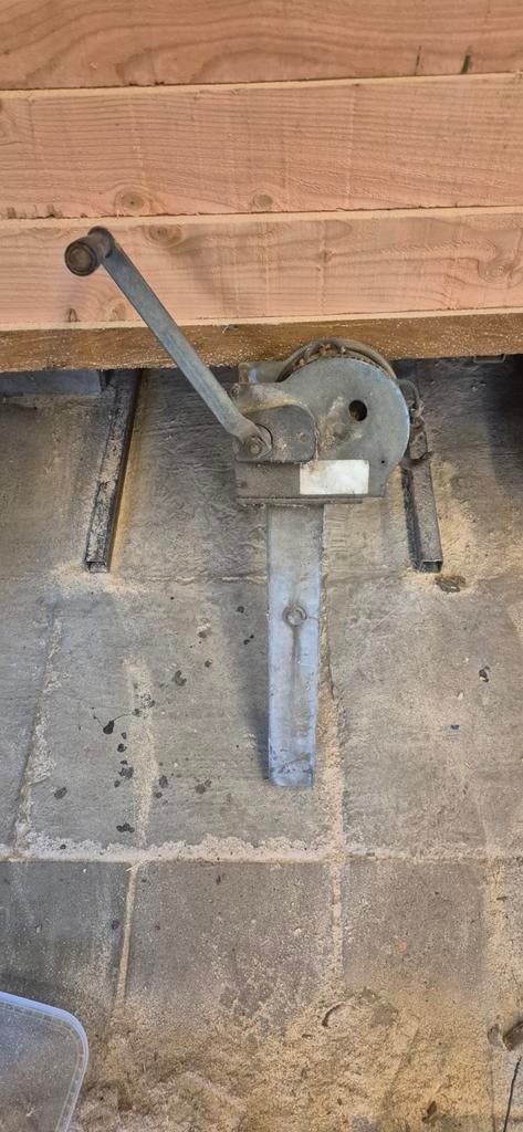 Handmatige lier, Ophalen