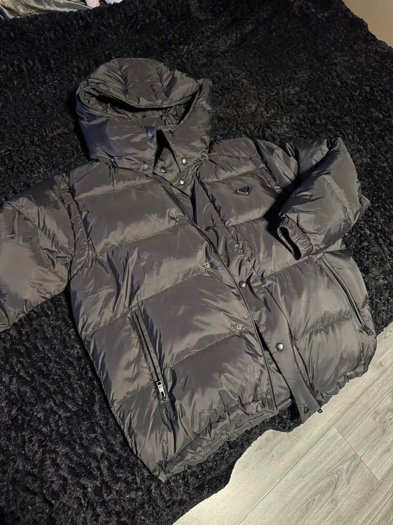 Nieuwe Prada jas met afneembare muts en mouwen - Maat 54 (XL, Ophalen of Verzenden, Nieuw, Maat 56/58 (XL), Zwart