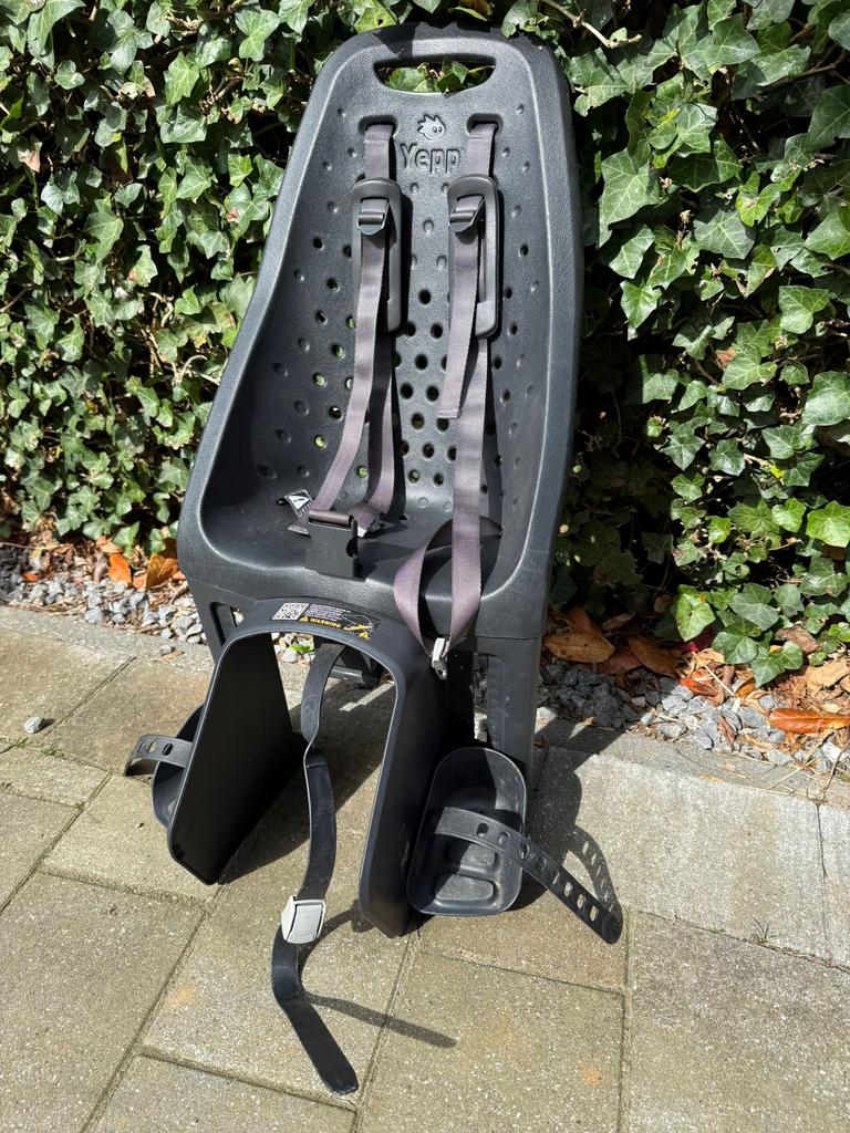 Yepp Maxi Easyfit zwart, Ophalen, Zo goed als nieuw, Achterzitje, Voetsteuntjes