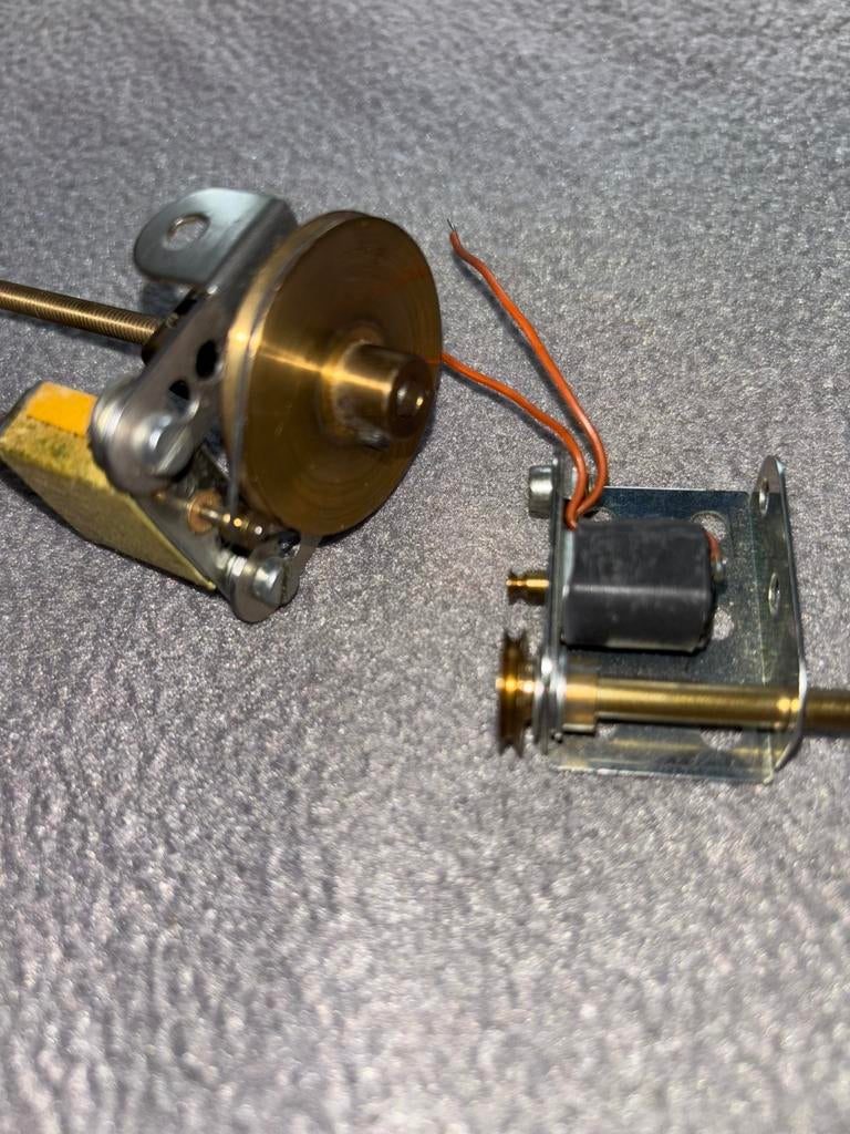 2 piepkleine elektromotoren, Ophalen of Verzenden, Gebruikt