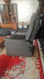 Tekoop leren relax sta op stoel, Huis en Inrichting, Fauteuils, Ophalen, Zo goed als nieuw, 50 tot 75 cm