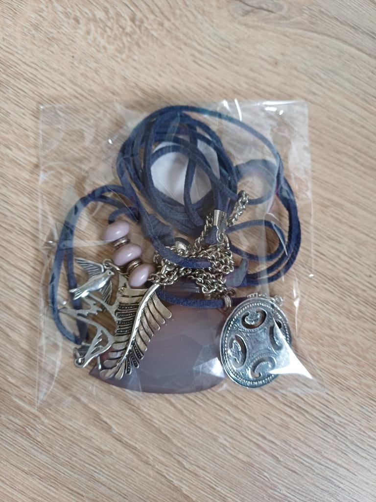 Clockhouse ketting met leuke hangers, Blauw, Nieuw, Ophalen of Verzenden, Overige materialen