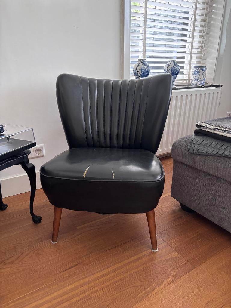 Jaren '60 Cocktail Stoel Zwart Skai Houten Poten, Gebruikt, Zwart, Ophalen of Verzenden, Eén