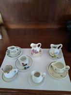Set van 7 kleine melkkannetjes met onderschaaltje, Ophalen of Verzenden