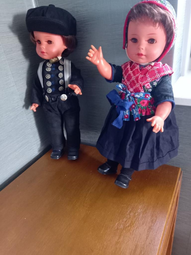 Poppen in Staphorster klederdracht, Verzamelen, Ophalen, Gebruikt, Pop