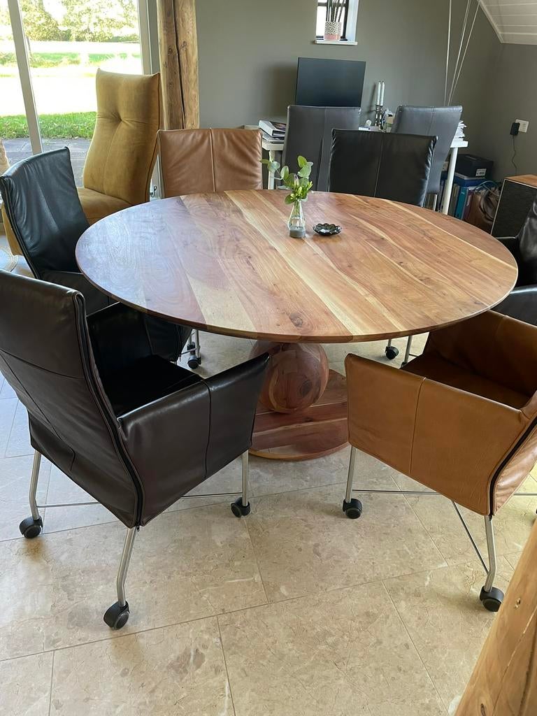 Eettafel rond 150 accacia- hout Urbansofa Bruuts, Ophalen