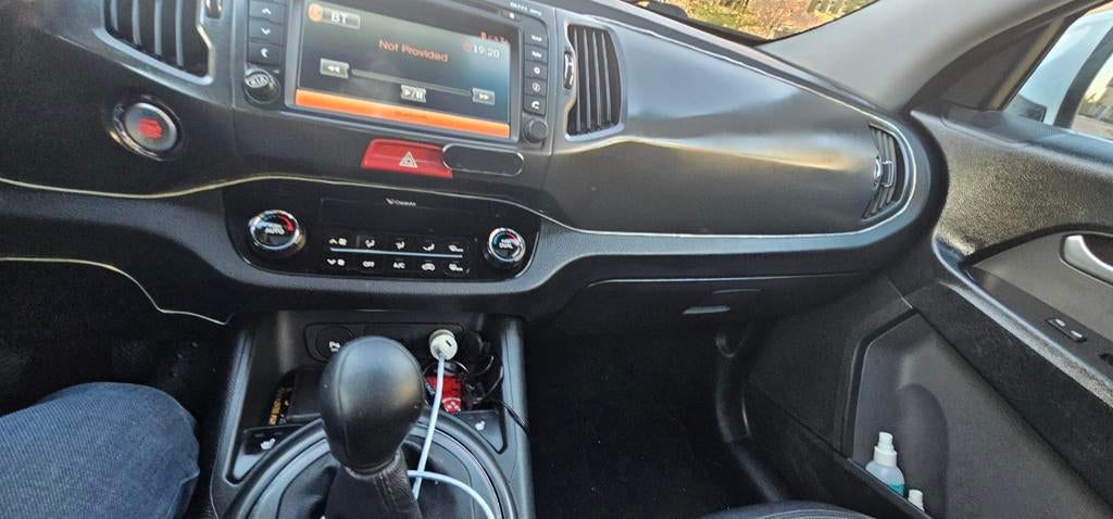 Kia Sportage 2.0 Cvvt 2WD 2011 Wit, Auto's, 1998 cc, 4 cilinders, 75 €/maand, Handgeschakeld