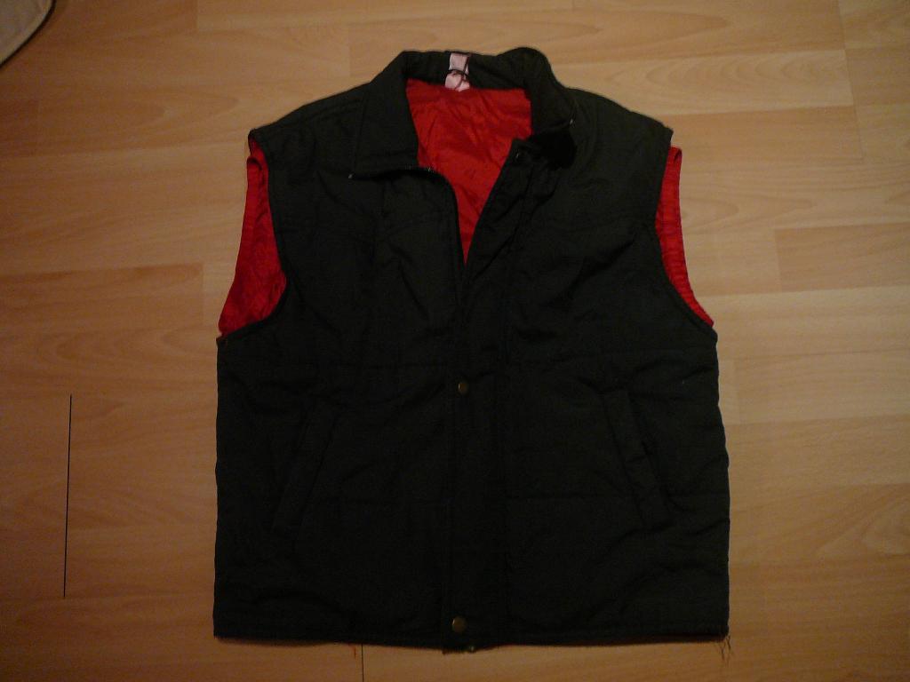 donkerblauwe bodywarmer maat 140 (rode binnenkant), Kinderen en Baby's, Kinderkleding | Maat 140, Ophalen, Jas