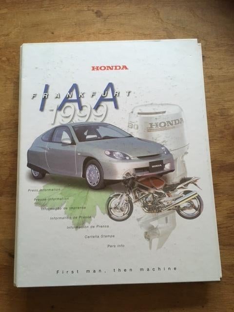 Autoboeken:   Persmap    IAA  Frankfurt  1999     Honda   NL, Boeken, Ophalen of Verzenden, Zo goed als nieuw, Honda
