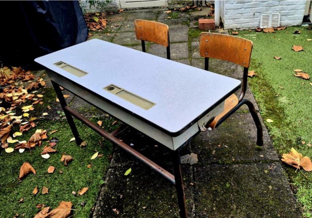 GRATIS af te halen: Bureau vintage, kinderbureau, antiek, Huis en Inrichting, Ophalen, Gebruikt, 110 cm, Kinderbureau