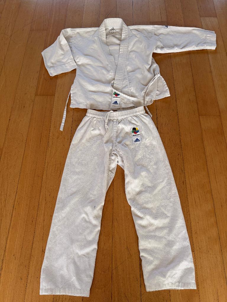 Adidas karatepak 130/140, Maat XS of kleiner, Ophalen, Karate, Vechtsportpak