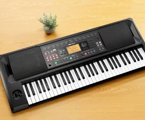Korg EK-50 Entertainer Keyboard, Muziek en Instrumenten, Keyboards, Korg, Ophalen of Verzenden, Aanslaggevoelig, 61 toetsen
