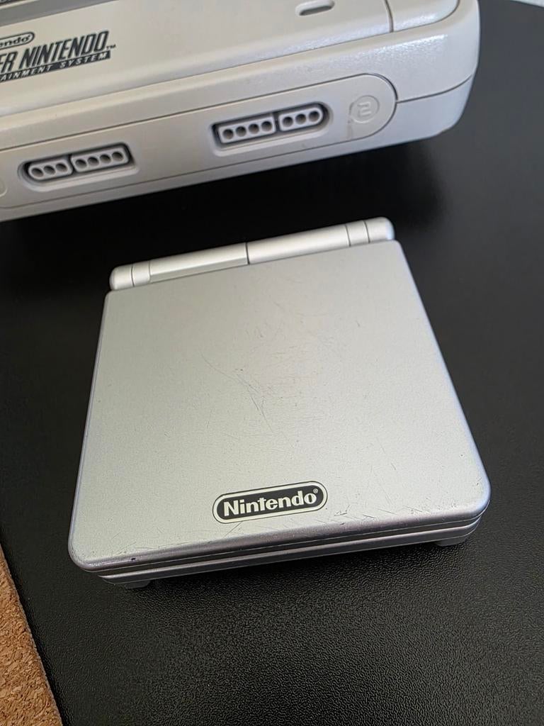 Gameboy Advance SP incl oplader, Spelcomputers en Games, Ophalen of Verzenden, Gebruikt, Game Boy Advance SP