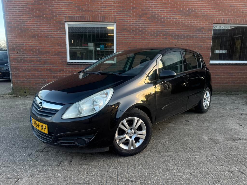Opel Corsa 1.2 16V 5D 2007 Zwart Nieuwe Distributie, Auto's, Opel, Voorwielaandrijving, Stof, Zwart, 4 cilinders