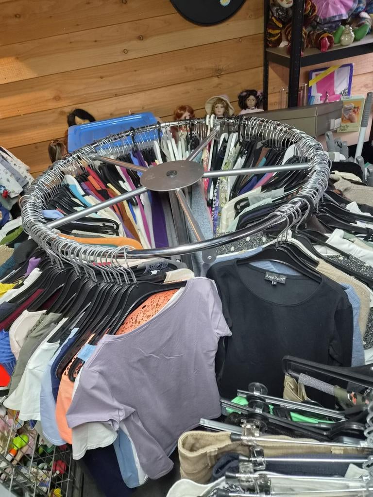 Kleding schirts voor markt verkoop rek vol, Kleding | Dames, T-shirts, Ophalen of Verzenden, Gedragen, Maat 36 (S), Korte mouw