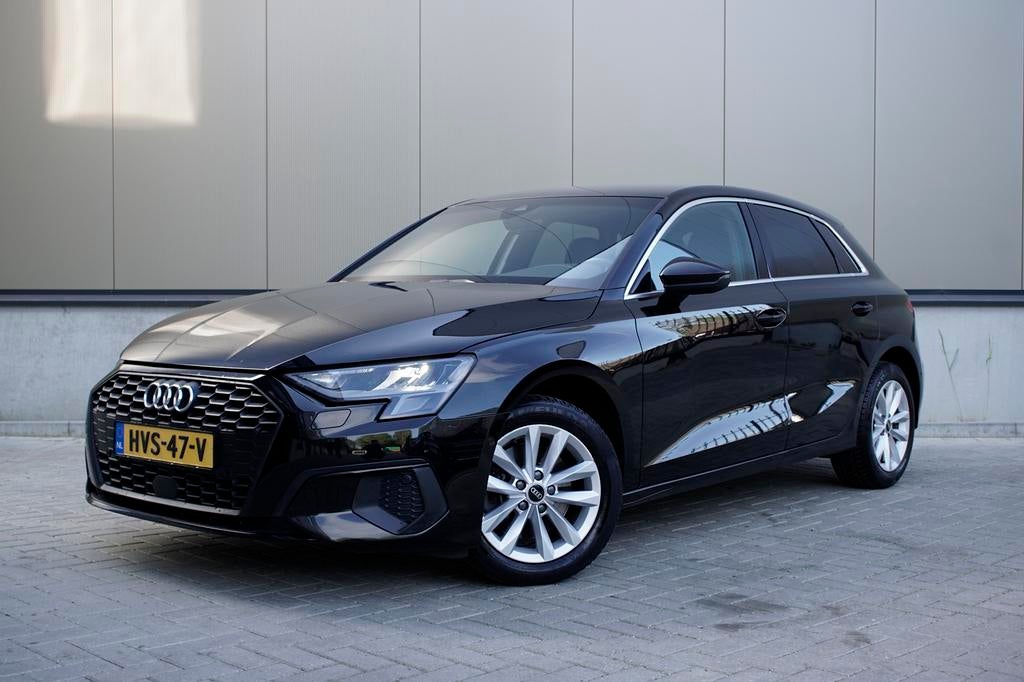 Audi A3 30 Tfsi 110pk S-tronic 2021 Zwart, Auto's, Zwart, Zwart, Leder, Bedrijf