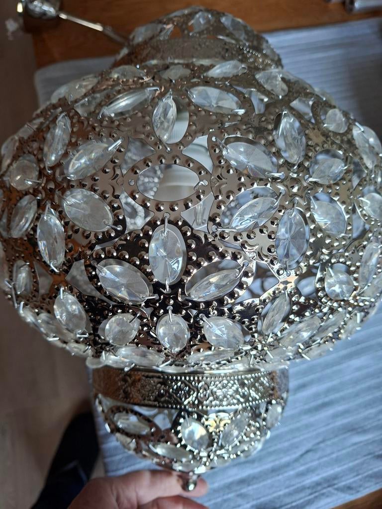 Twee hanglampen met kunstof glaasjes en metalen details, Ophalen of Verzenden, Zo goed als nieuw, Minder dan 50 cm