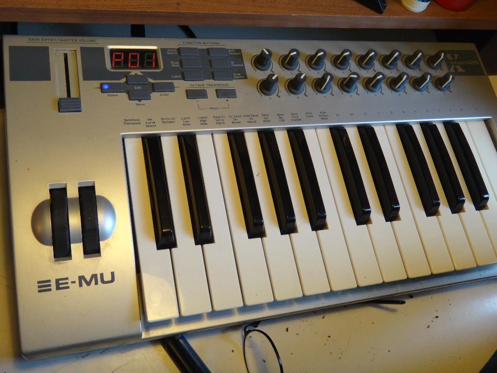 E-Mu Midi Keyboard XBoard25, Muziek en Instrumenten, Overige merken, Zo goed als nieuw, Midi-aansluiting, Overige aantallen