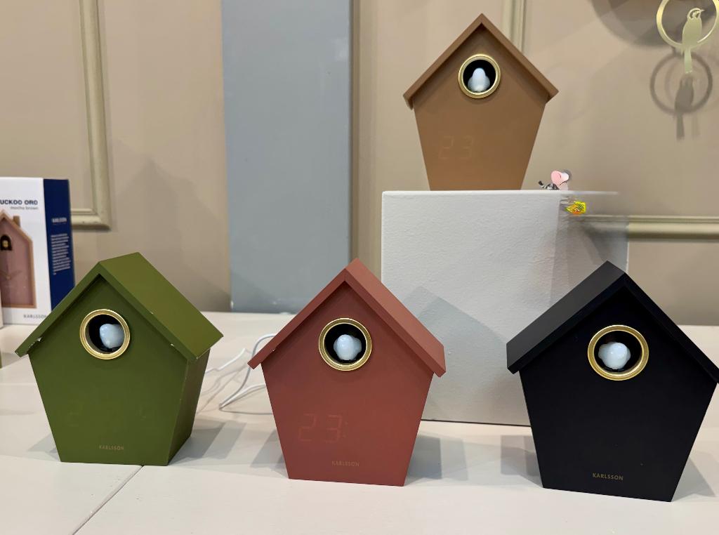 Moderne koekoeksklok van Leitmotiv in verschillende kleuren., Ophalen of Verzenden, Nieuw, Digitaal, Wandklok