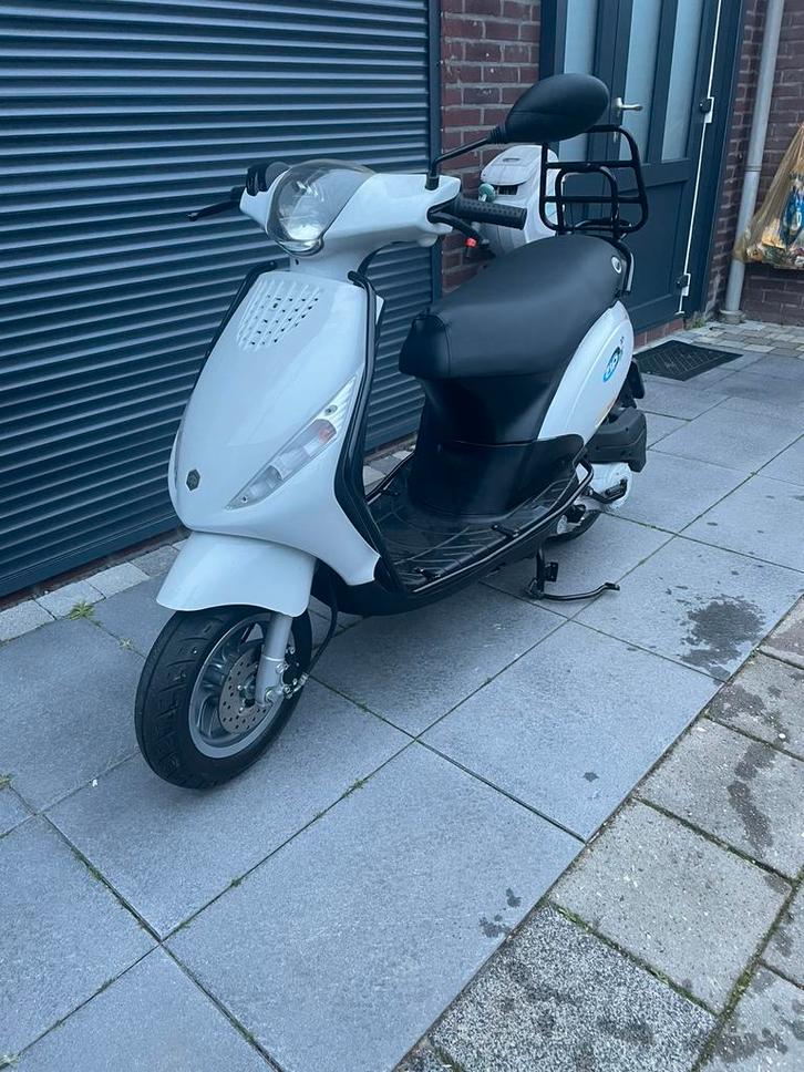 Piaggio zip, Fietsen en Brommers, Scooters | Piaggio, Zo goed als nieuw, Zip, Maximaal 25 km/u, Benzine, Ophalen