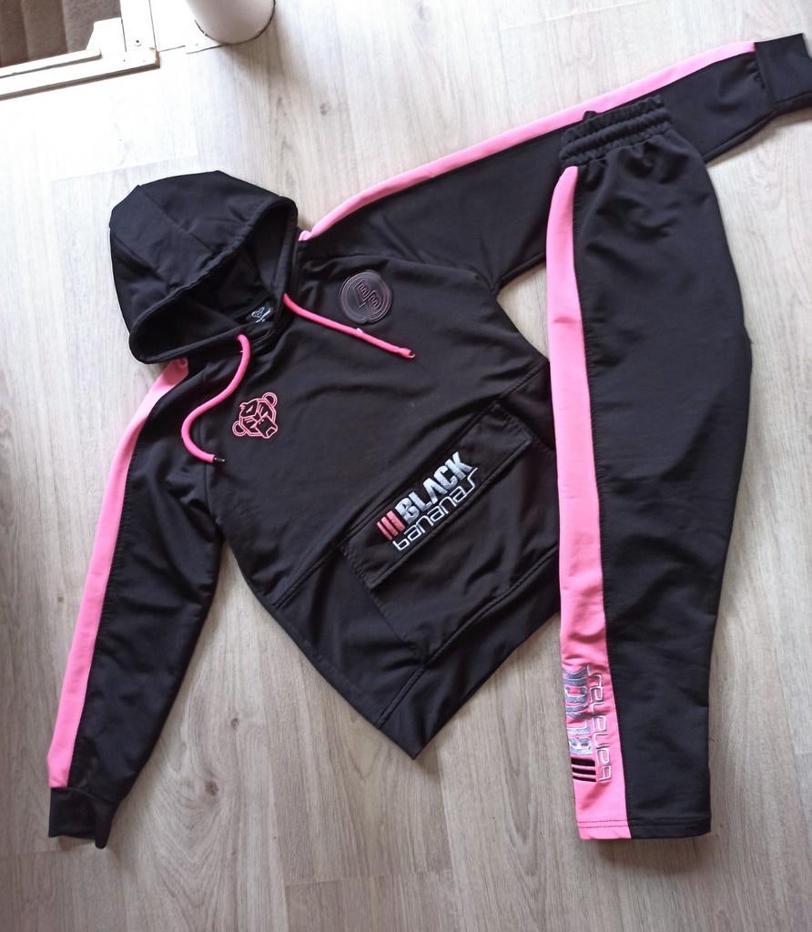 Black Bananas Trainingspak Zwart/Roze draagmaat 158 164, Kinderen en Baby's, Kinderkleding | Maat 158, Ophalen of Verzenden