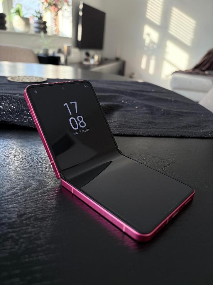 Samsung Galaxy Z Flip 7 256GB Rood (Coral Red/Roze) 5G, Telecommunicatie, Mobiele telefoons | Samsung, Zo goed als nieuw, Galaxy Z Flip