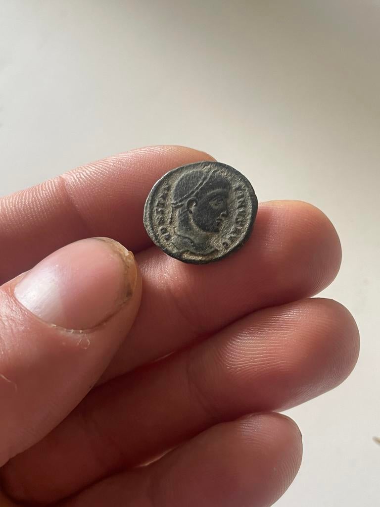 Romeinse follis met Wreath bodemvondst munt mooi, Ophalen of Verzenden, Brons