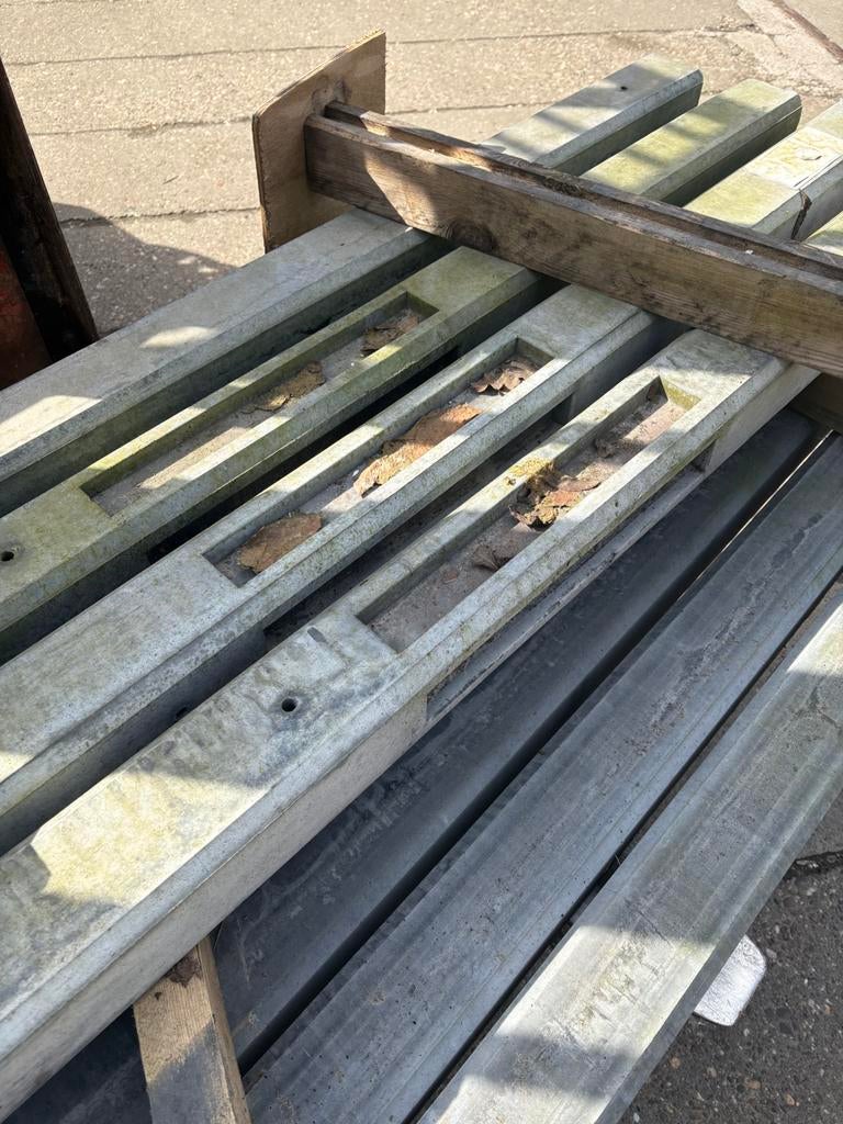 Betonpalen voor tuinschermen, Ophalen, Zo goed als nieuw, 250 cm of meer, Palen