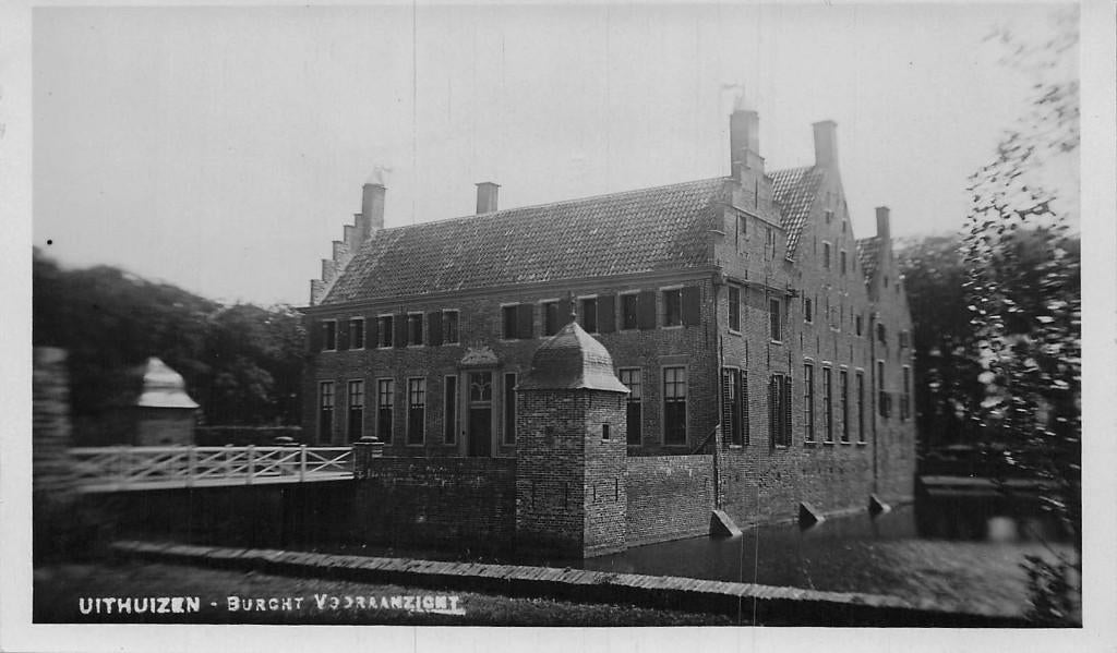 Uithuizen FOTOKAART - BROMOGRAFIA Burcht vooraanzicht, Ophalen of Verzenden, 1920 tot 1940, Ongelopen, Groningen