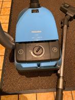 Miele S 381 Stofzuiger - 1800W, Blauw, Stofzak, Gebruikt, Stofzuiger, Ophalen of Verzenden