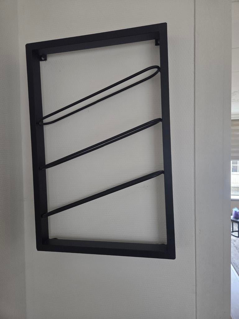 Zwart hangend wijnrek, Huis en Inrichting, Woonaccessoires | Wijnrekken, Ophalen, Zo goed als nieuw, Minder dan 5 flessen