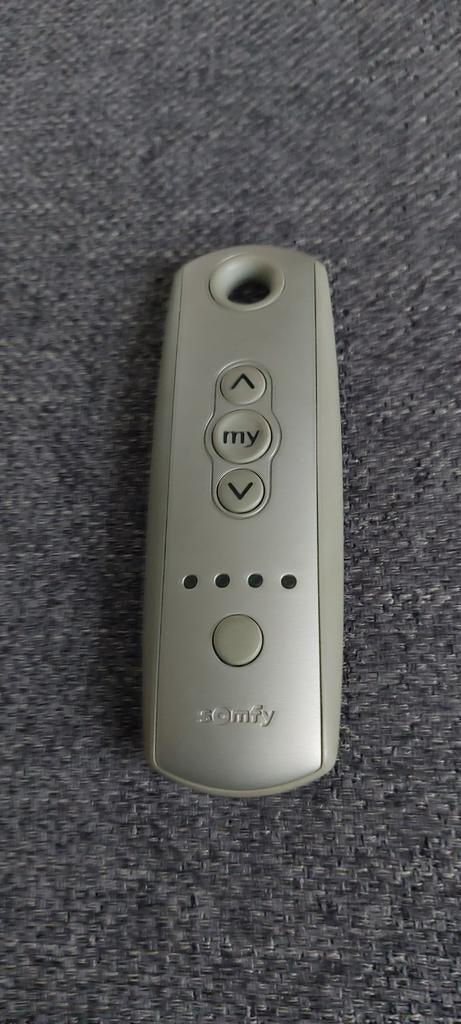 2 Elektrische Screens: Bruin (woonkamer) en Wit (slaapkamer), 150 tot 300 cm, Ophalen, Gebruikt, Elektrisch