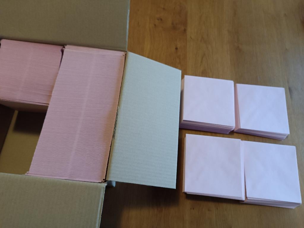 Enveloppen rose ongeveer 750 stuks 14x14 cm nieuw, Ophalen of Verzenden, Nieuw, Overige thema's, Overige typen