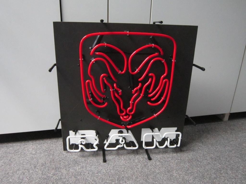 DODGE RAM NEON LICHTRECLAME, Verzamelen, Ophalen, Nieuw, Lichtbak of (neon) lamp