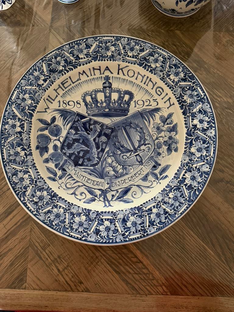 Koninklijke Porceleyne Fles Royal Delft bord Wilhelmina, Antiek en Kunst, Antiek | Wandborden en Tegels, Ophalen of Verzenden